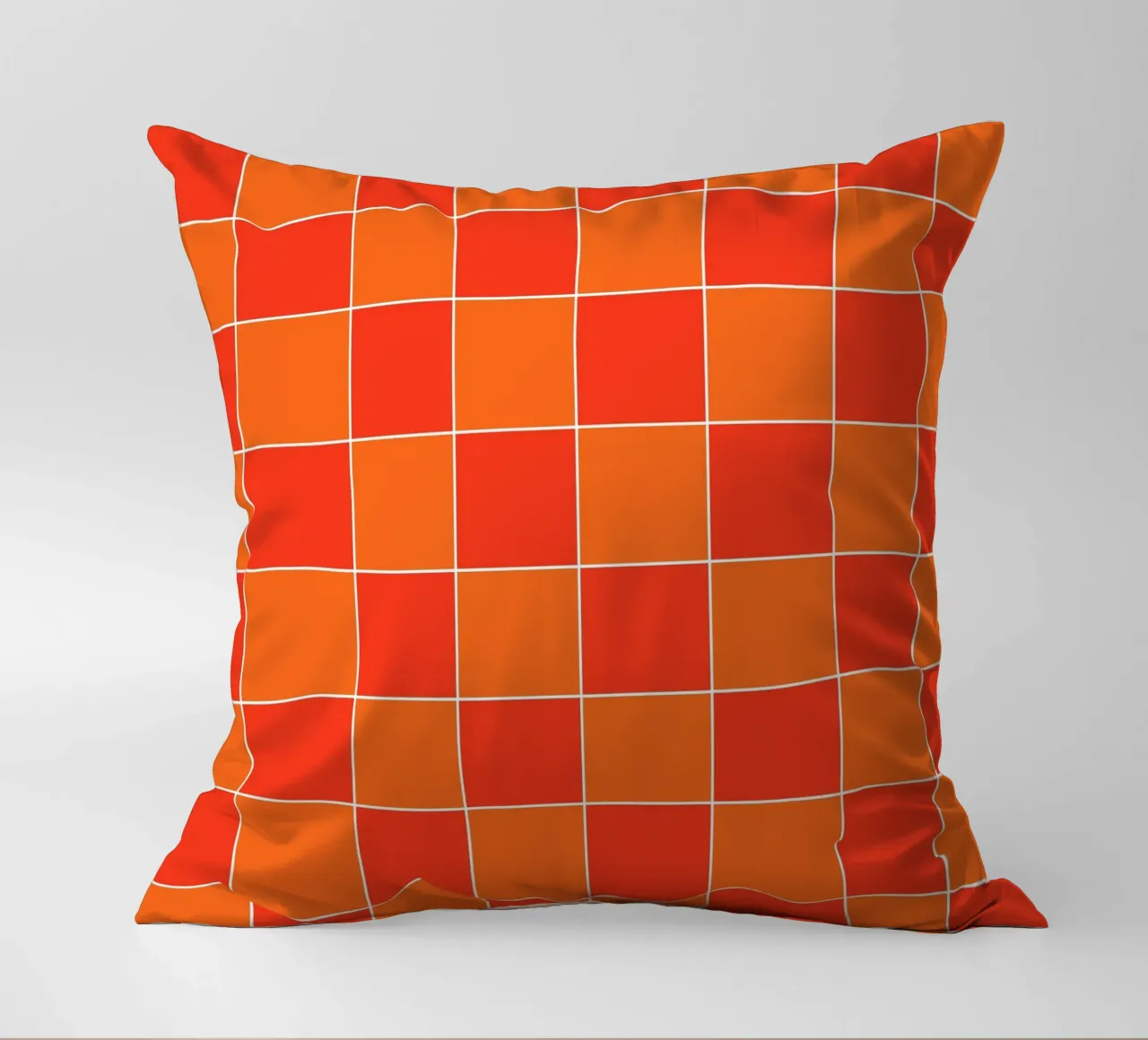 Groovy retro vibrant pattern checks- Orange red cuscino da TijanaArtStudio88