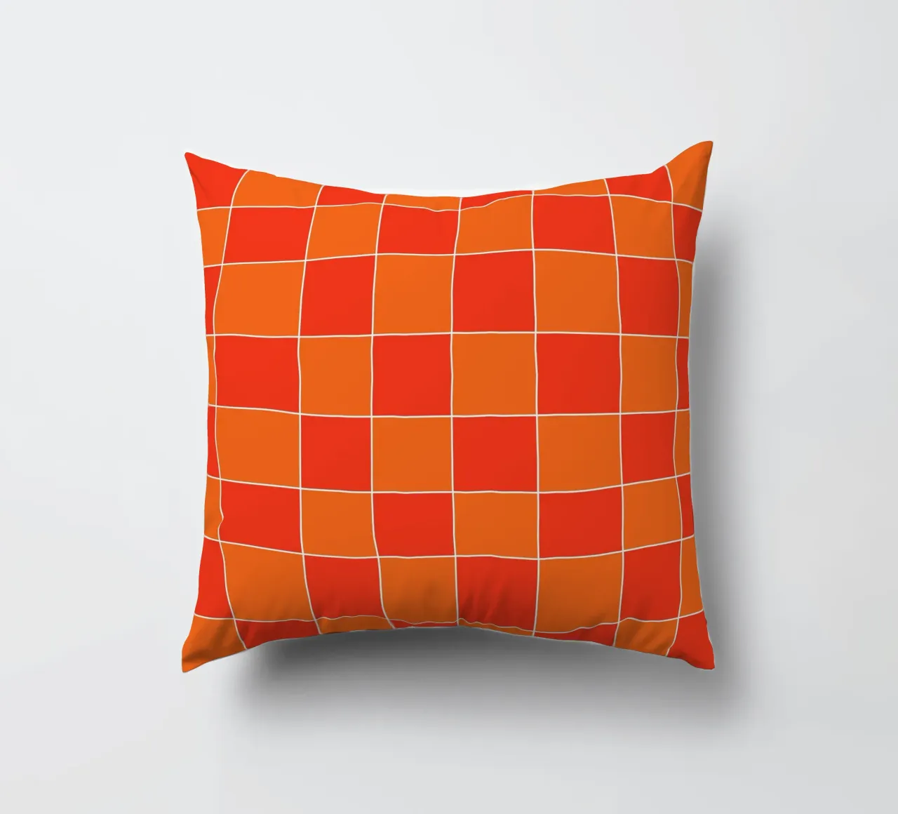 Groovy retro vibrant pattern checks- Orange red cuscino da TijanaArtStudio88
