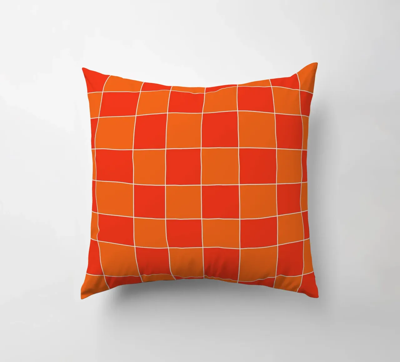 Groovy retro vibrant pattern checks- Orange red cuscino da TijanaArtStudio88