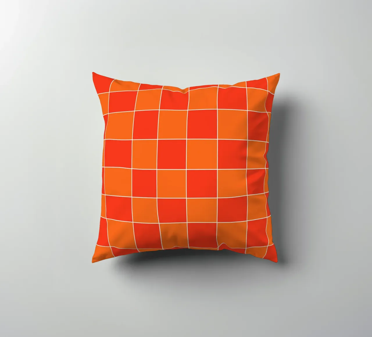 Groovy retro vibrant pattern checks- Orange red cuscino da TijanaArtStudio88