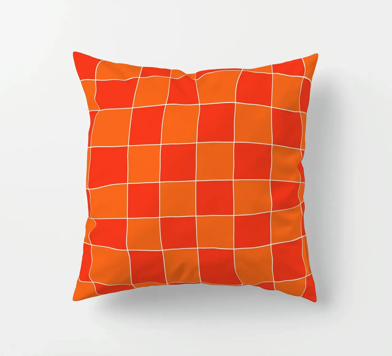 Groovy retro vibrant pattern checks- Orange red cuscino da TijanaArtStudio88
