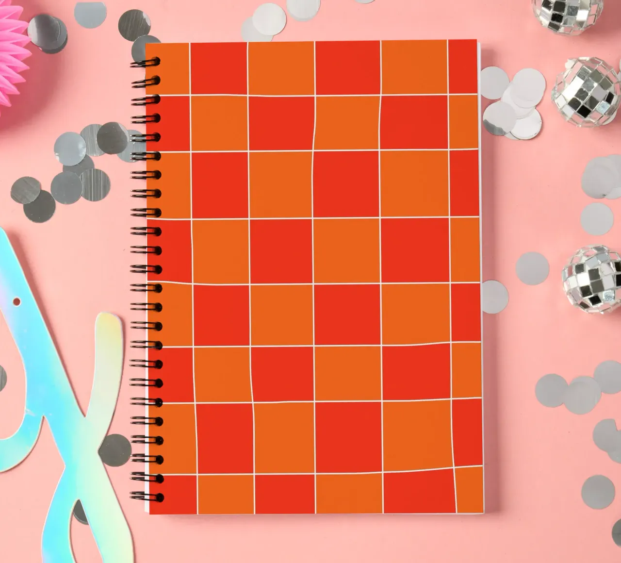 Groovy retro vibrant pattern checks- Orange red Ringbuch von TijanaArtStudio88
