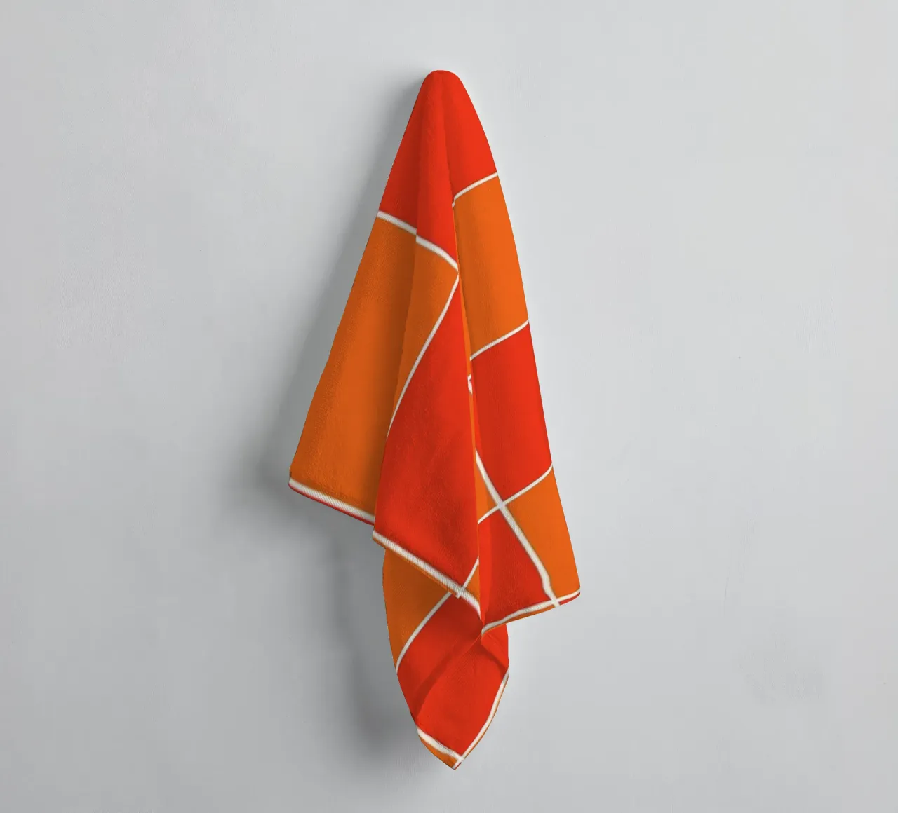 Groovy retro vibrant pattern checks- Orange red serviette de bain de TijanaArtStudio88