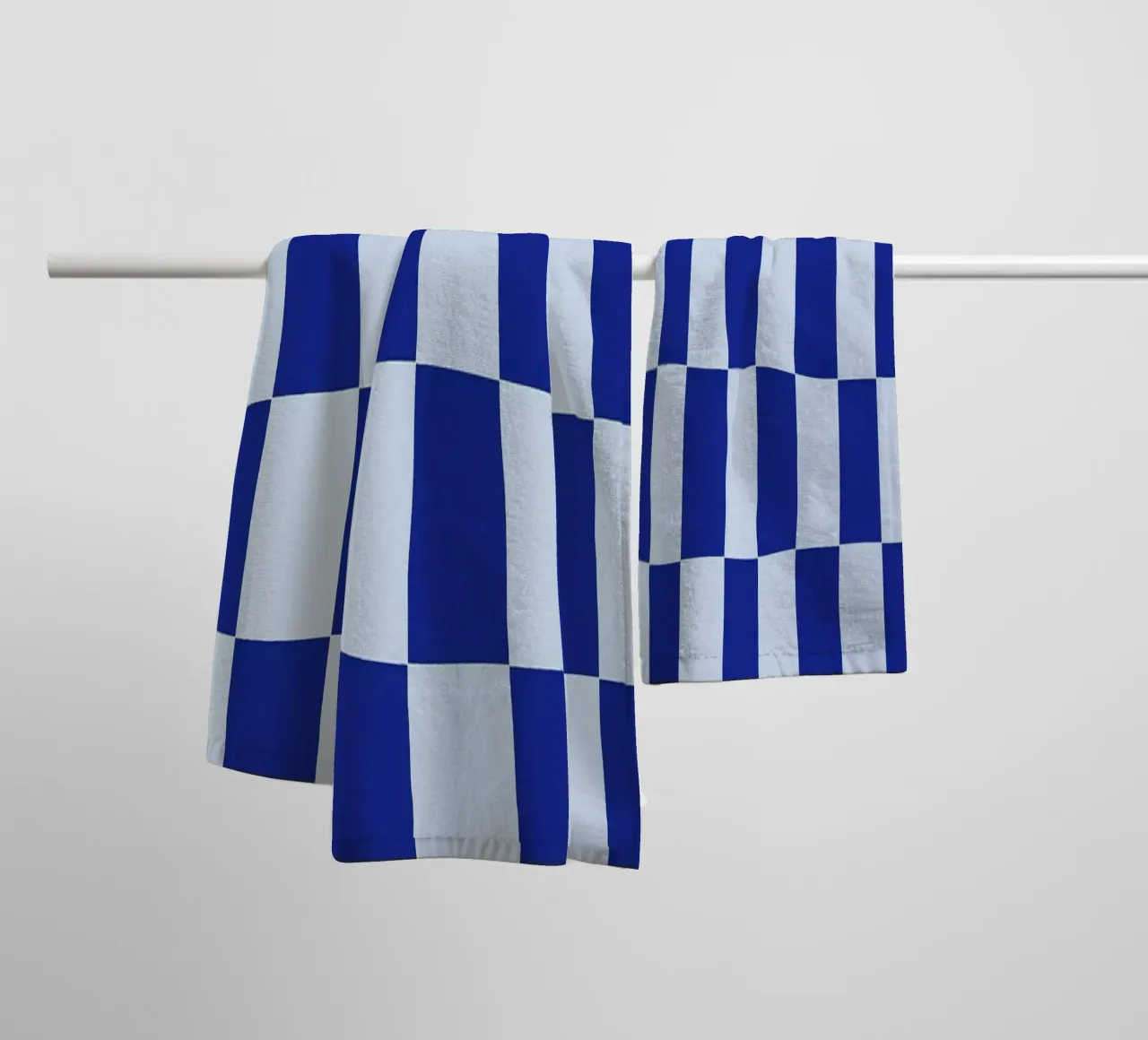 Groovy retro vibrant pattern checks- Blue asciugamano da bagno da TijanaArtStudio88