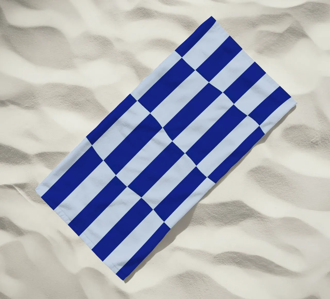 Groovy retro vibrant pattern checks- Blue Strandtuch von TijanaArtStudio88