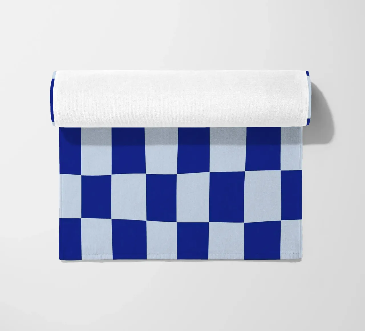 Groovy retro vibrant pattern checks- Blue Strandtuch von TijanaArtStudio88