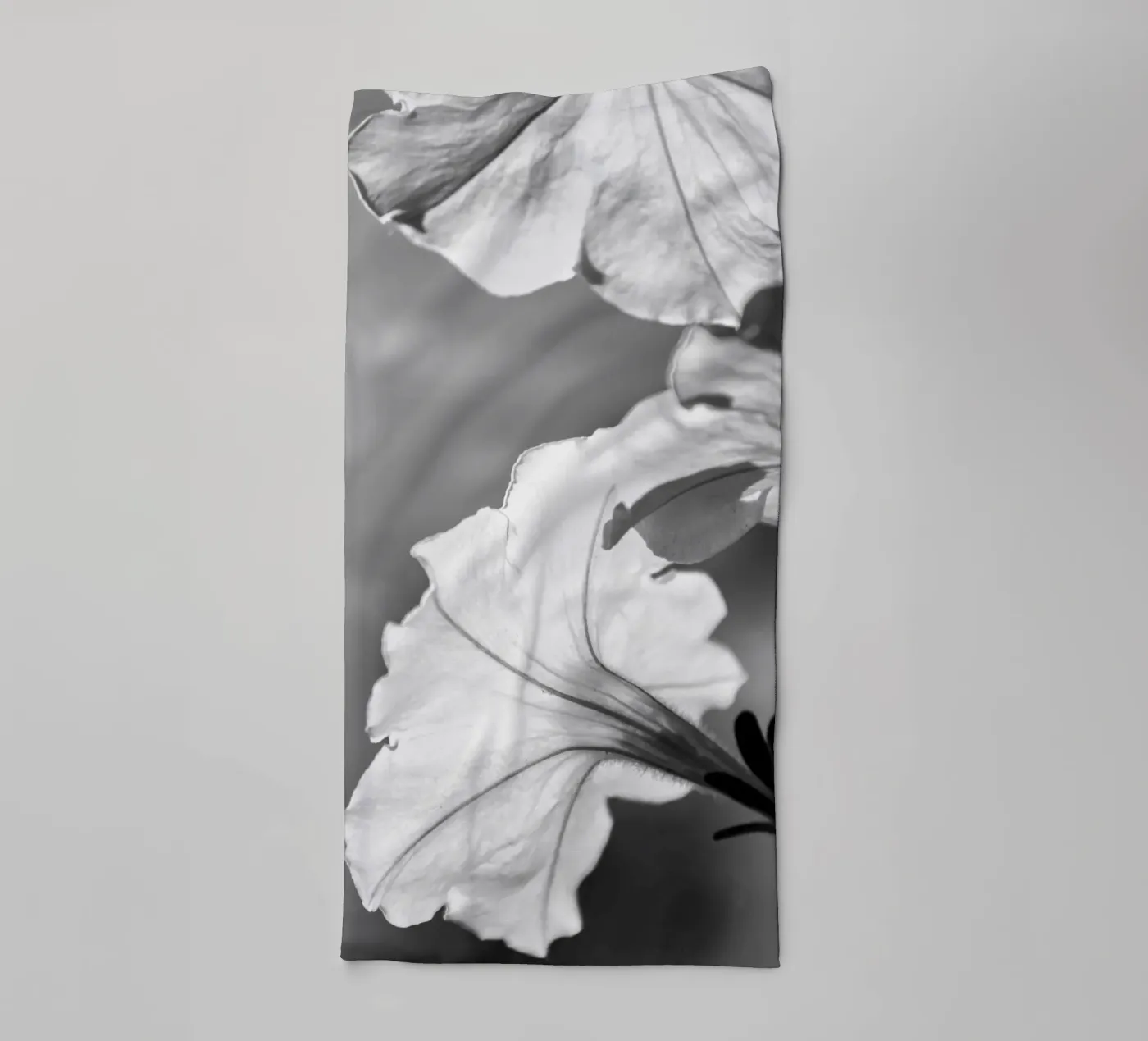 Flora 2 Handtuch von rafael campezato