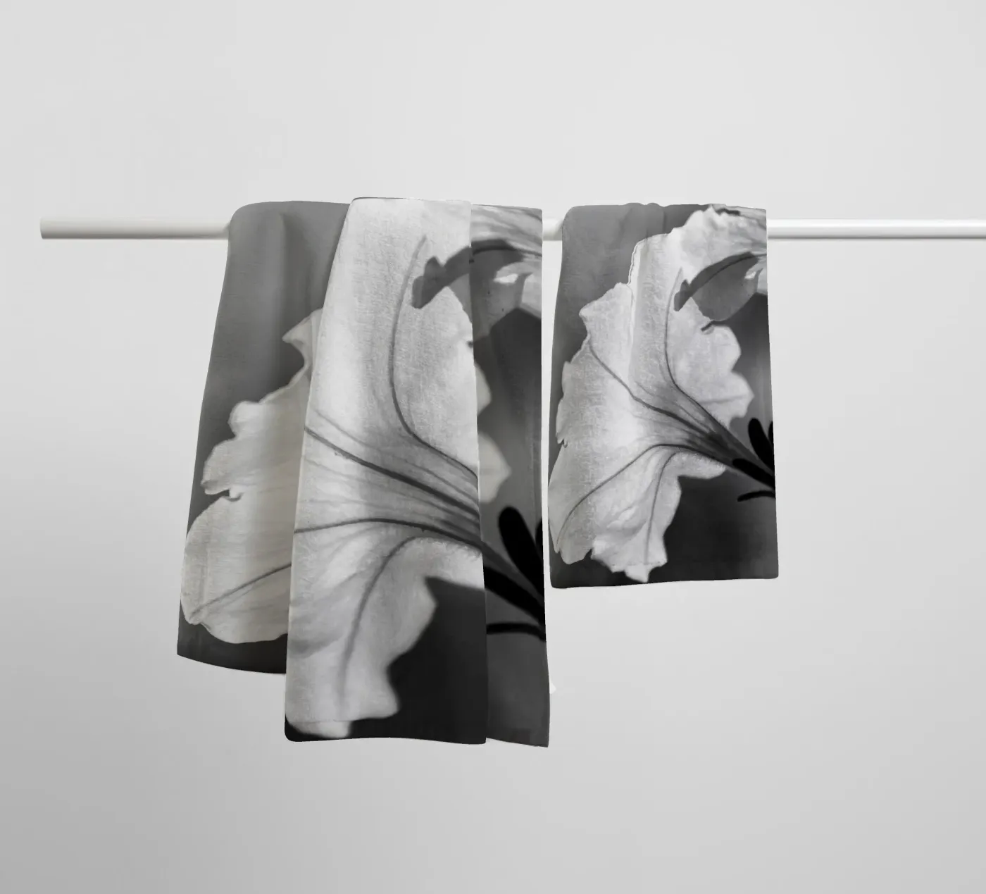 Flora 2 Handtuch von rafael campezato
