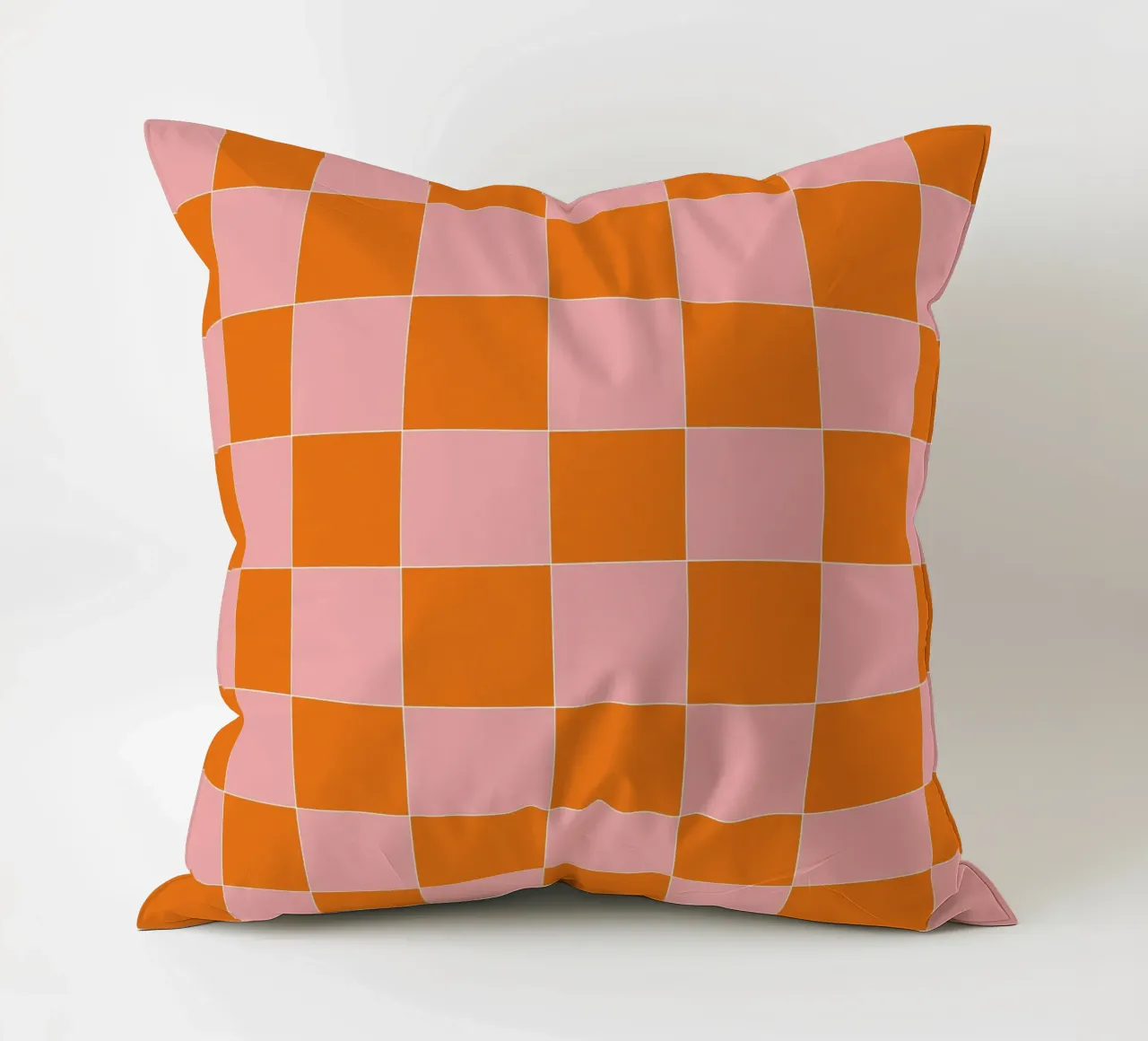 Groovy retro vibrant pattern checks- Orange pink cuscino da TijanaArtStudio88