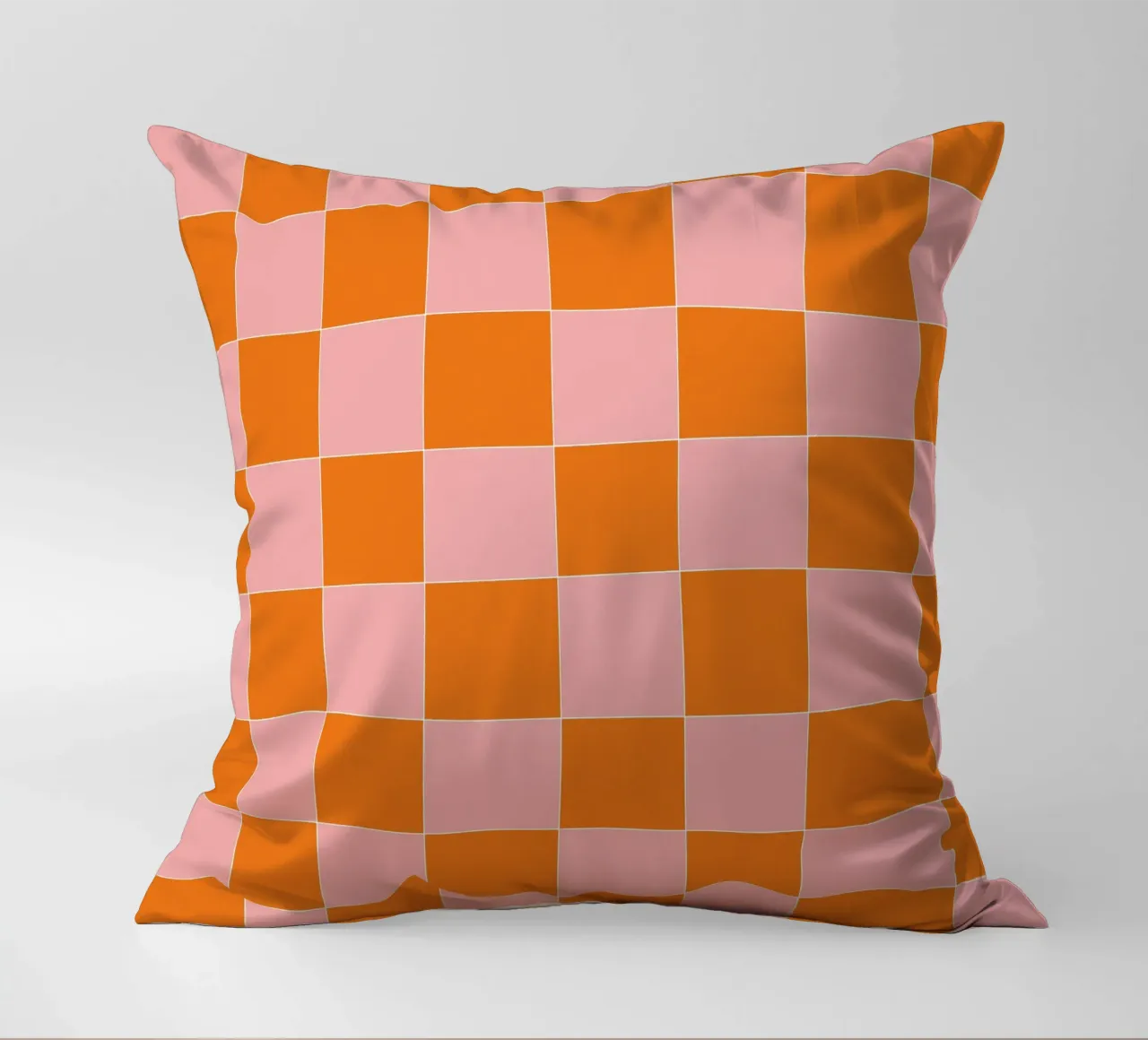 Groovy retro vibrant pattern checks- Orange pink cuscino da TijanaArtStudio88