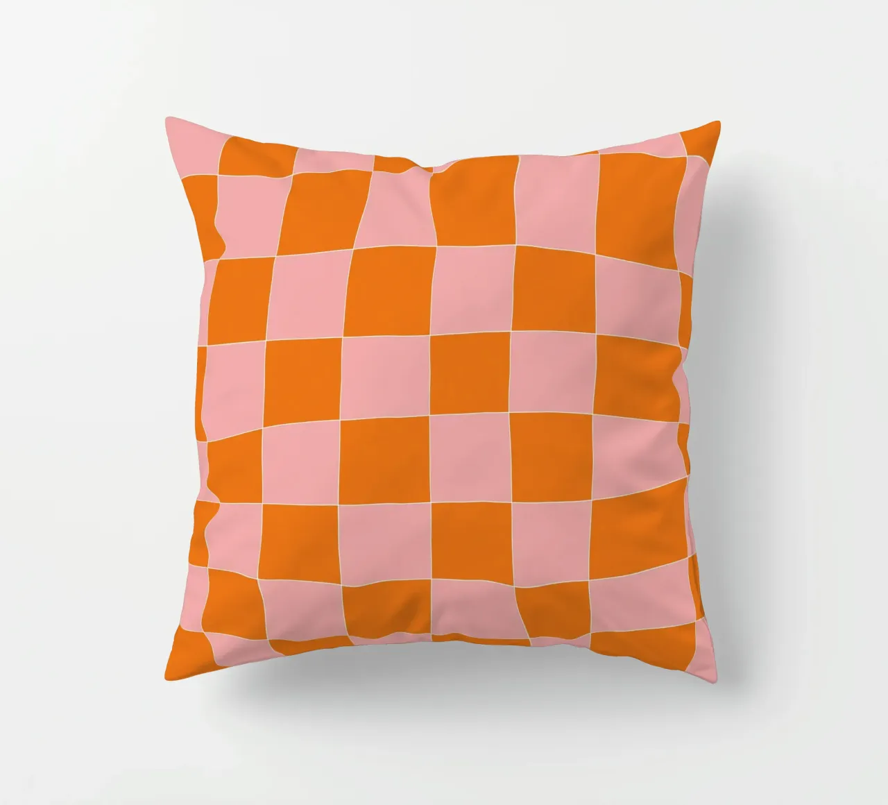 Groovy retro vibrant pattern checks- Orange pink cuscino da TijanaArtStudio88