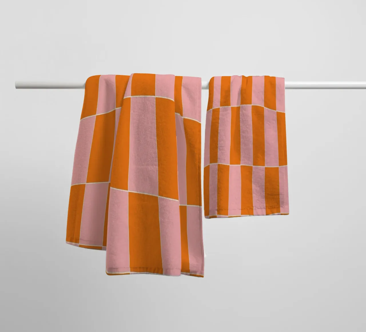 Groovy retro vibrant pattern checks- Orange pink asciugamano da bagno da TijanaArtStudio88