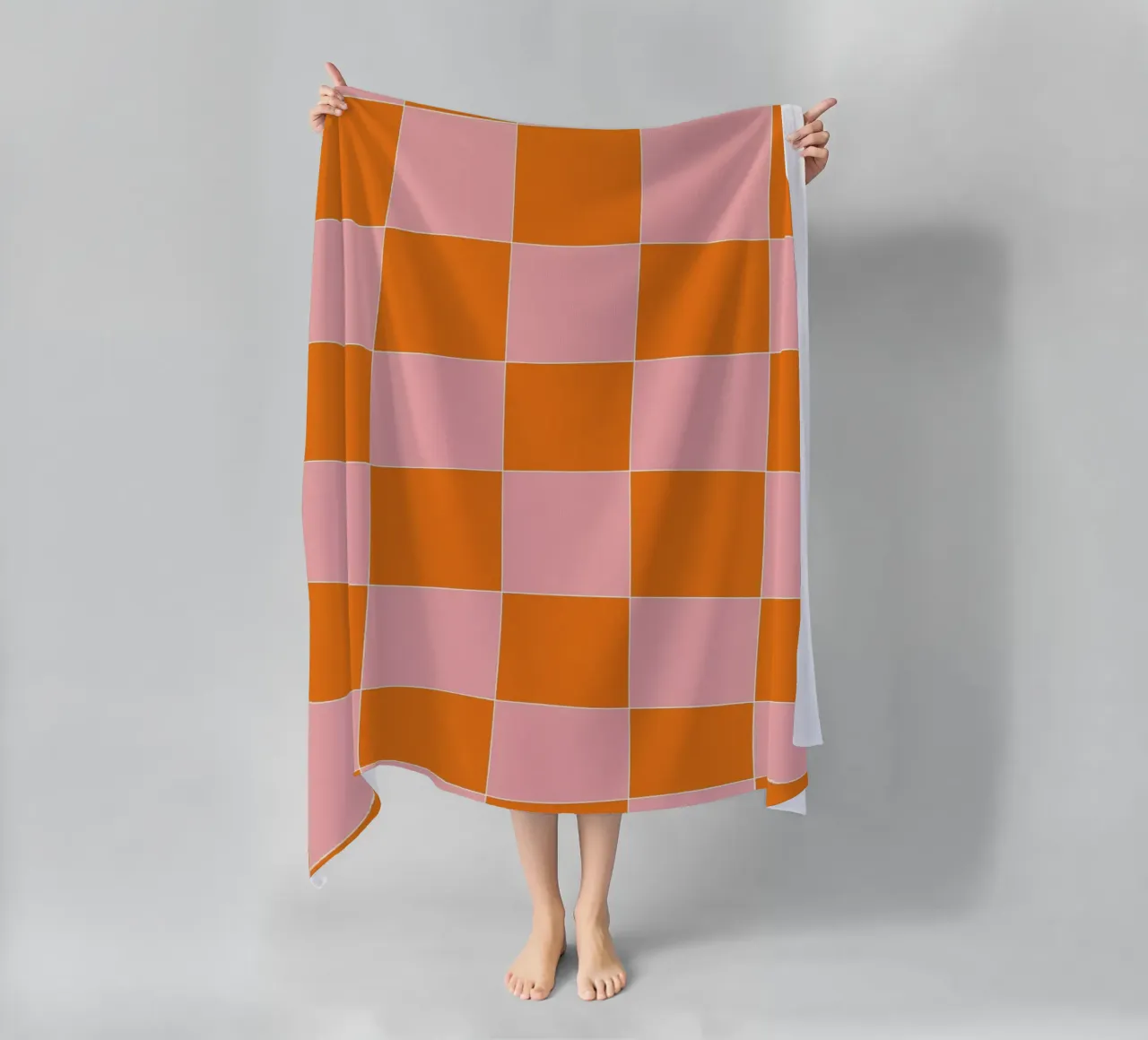 Groovy retro vibrant pattern checks- Orange pink telo mare da TijanaArtStudio88
