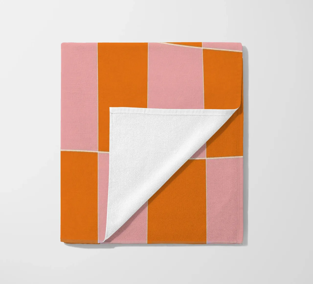 Groovy retro vibrant pattern checks- Orange pink telo mare da TijanaArtStudio88