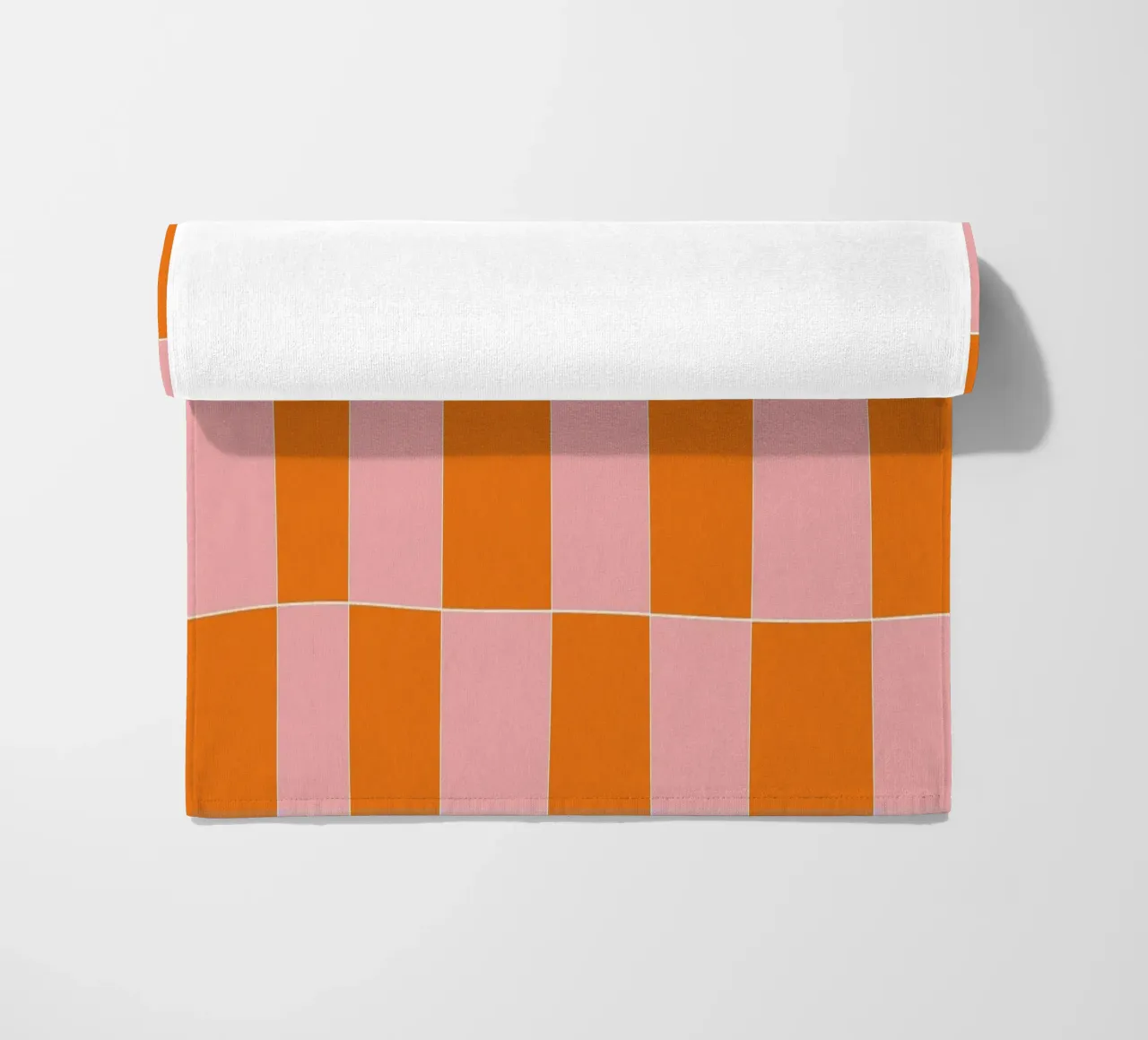 Groovy retro vibrant pattern checks- Orange pink telo mare da TijanaArtStudio88