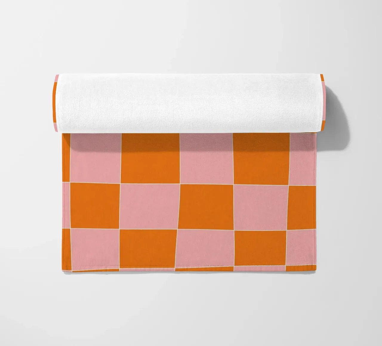Groovy retro vibrant pattern checks- Orange pink telo mare da TijanaArtStudio88