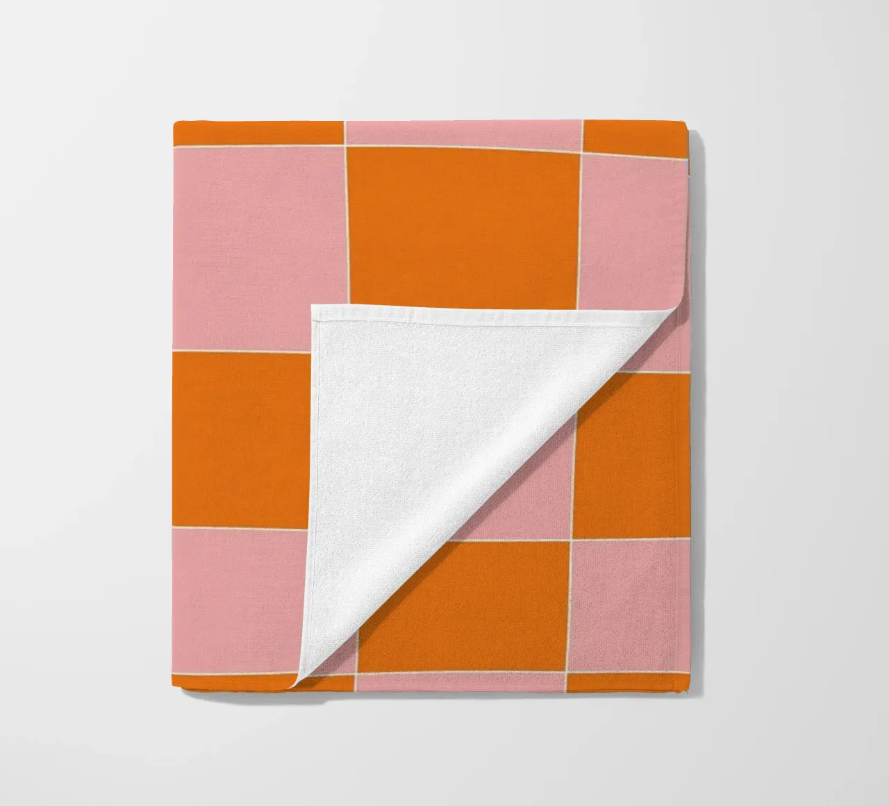 Groovy retro vibrant pattern checks- Orange pink telo mare da TijanaArtStudio88