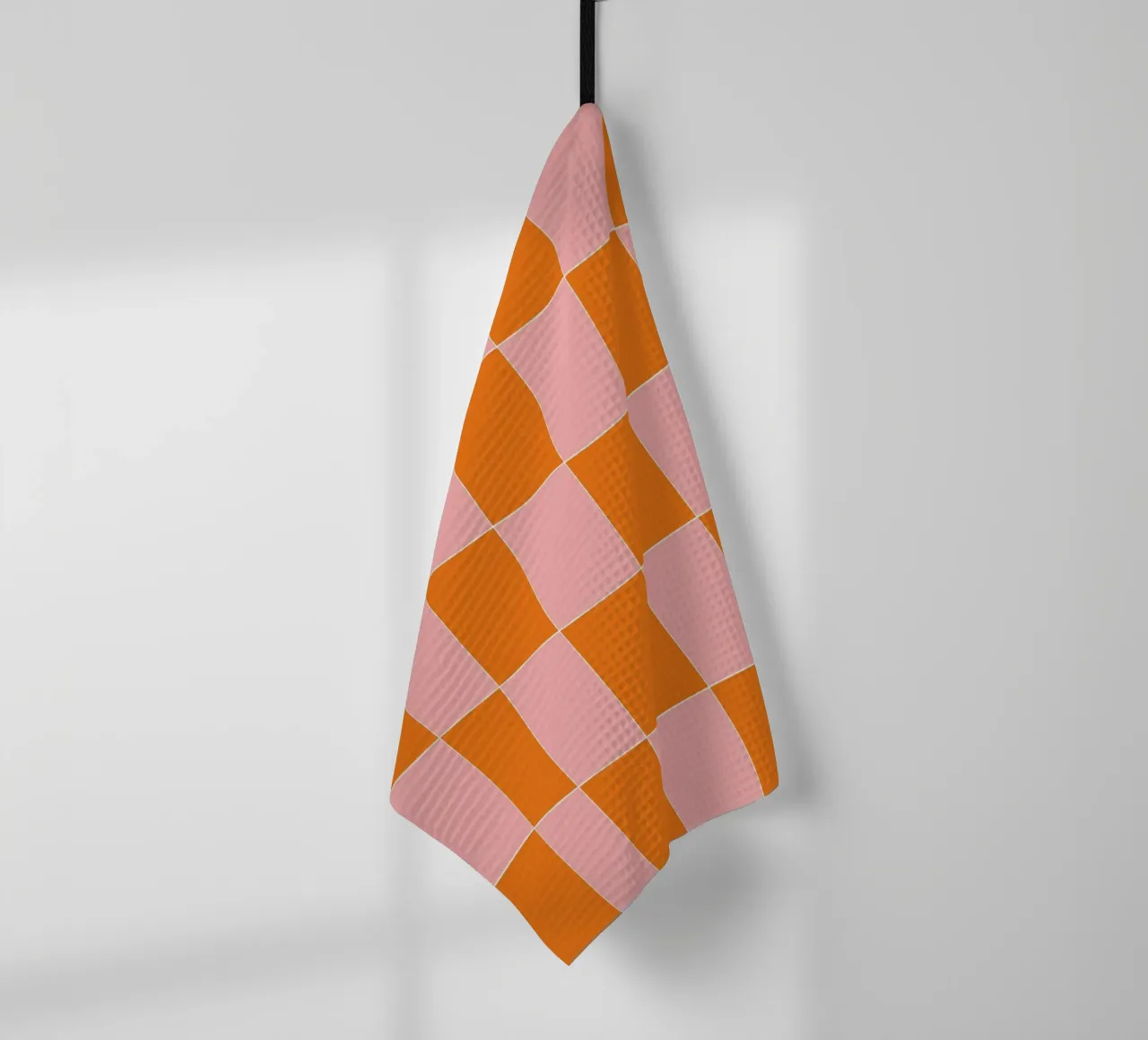 Groovy retro vibrant pattern checks- Orange pink canovaccio da cucina da TijanaArtStudio88