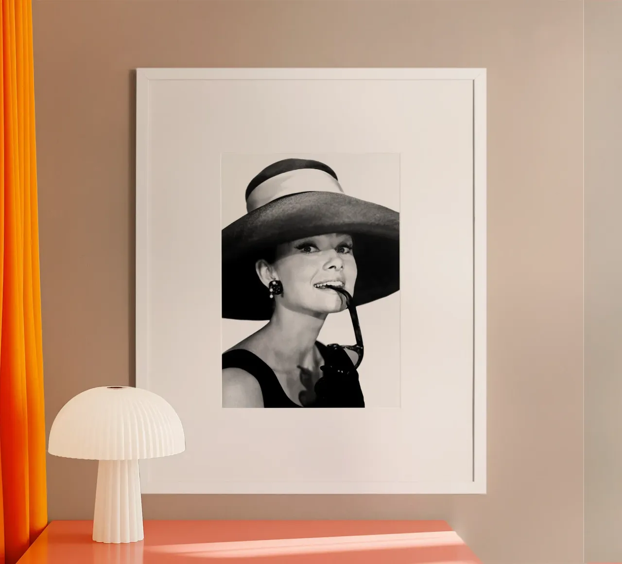 Audrey Hepburn in tenuta estiva poster da April Lewis