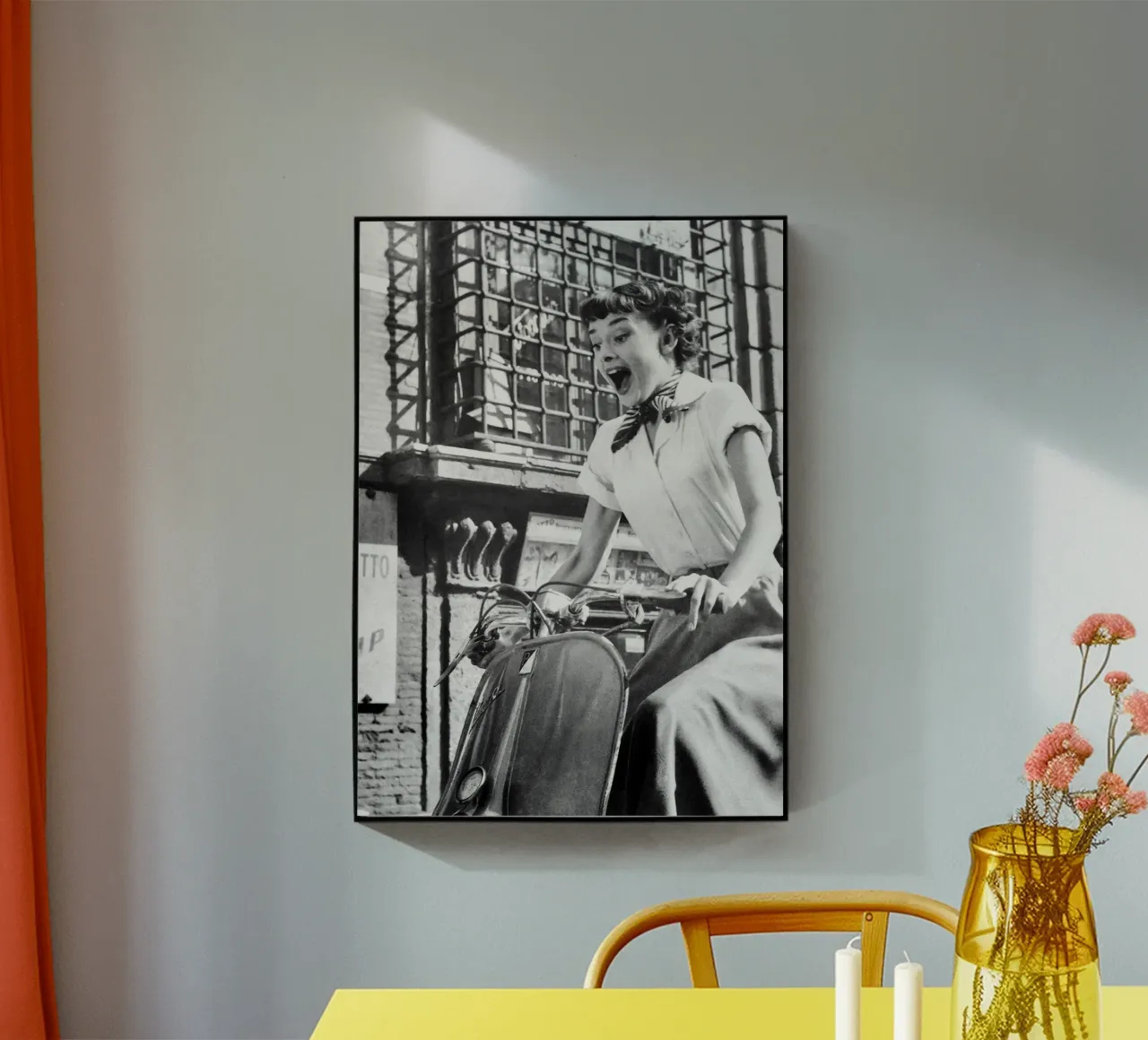 Audrey Hepburn in scooter plexiglass da April Lewis