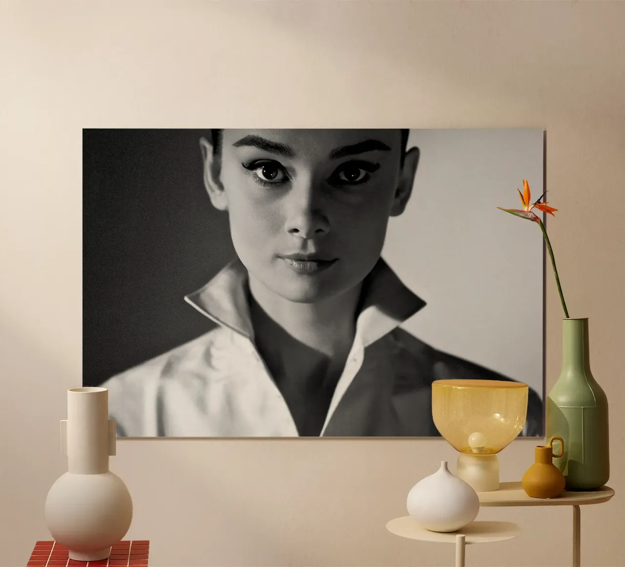 Audrey Hepburn poster con telaio in legno da April Lewis