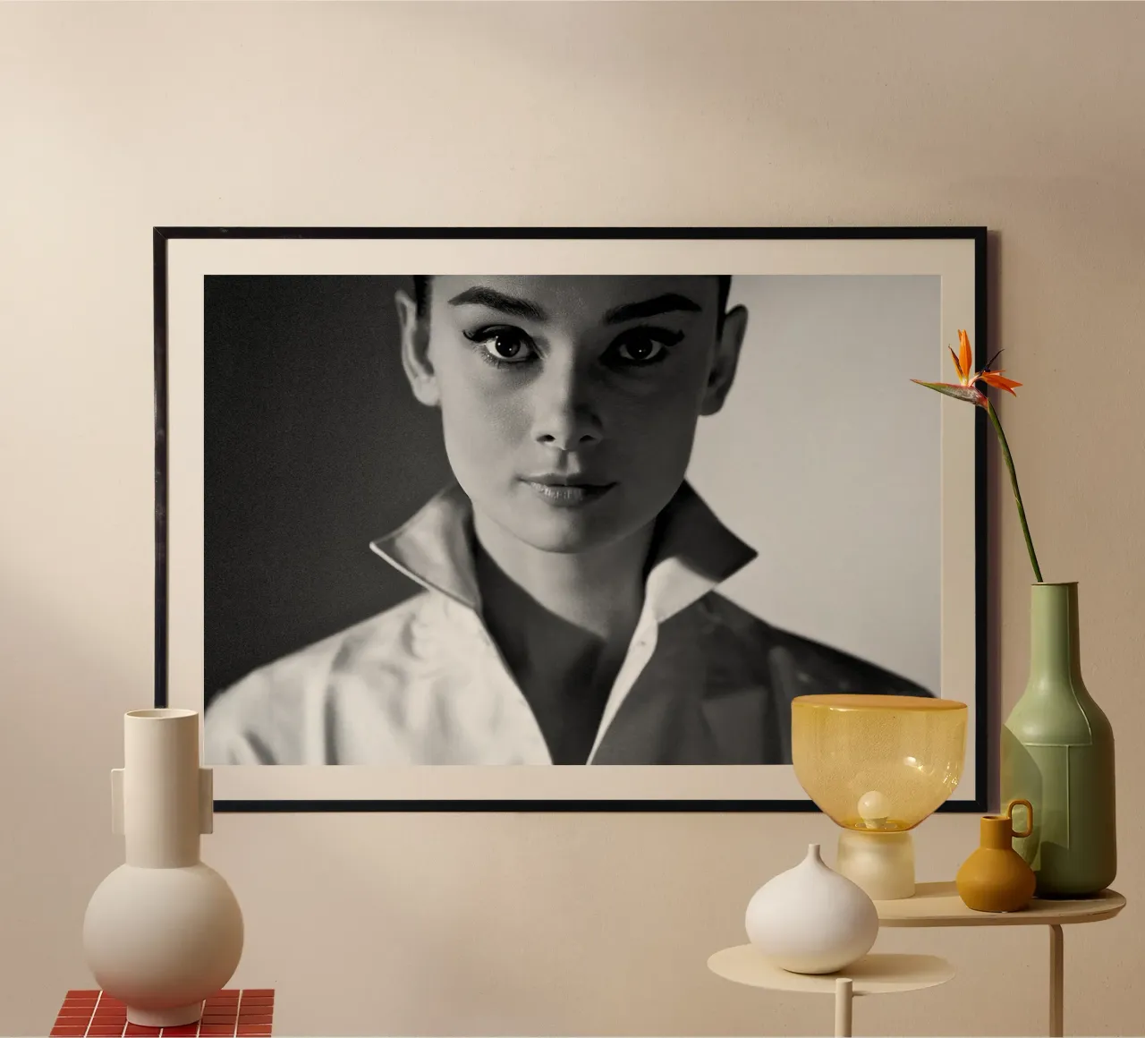 Audrey Hepburn poster con telaio in legno da April Lewis