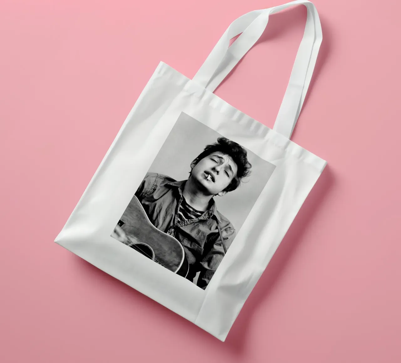 Bob Dylan mit Gitarre Jutebeutel von April Lewis