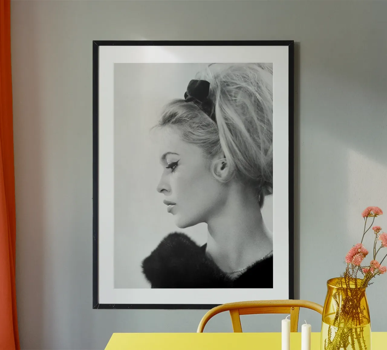 Brigitte in profile poster con telaio in legno da April Lewis