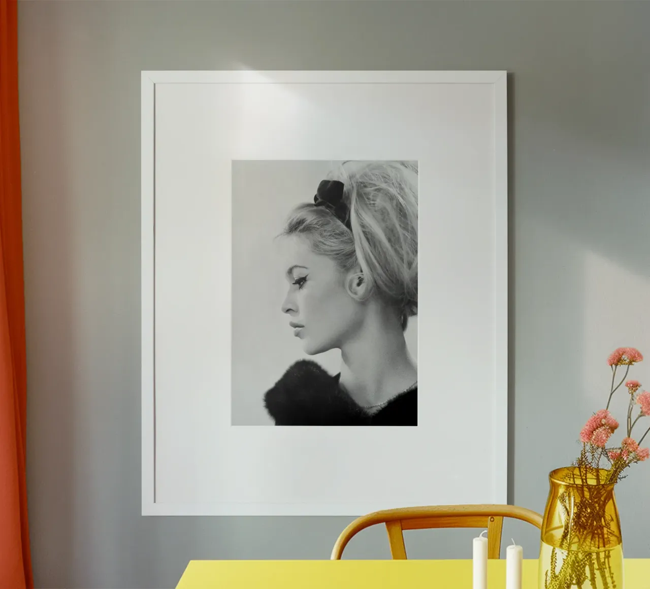 Brigitte in profile poster con telaio in legno da April Lewis