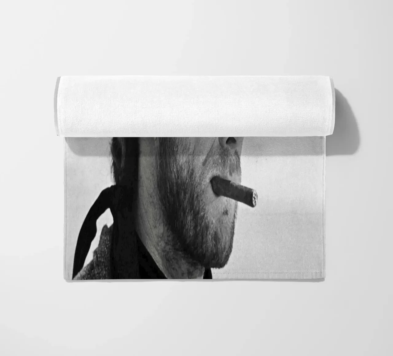 Clint Eastwood in The Good, the Bad and the Ugly Strandtuch von April Lewis