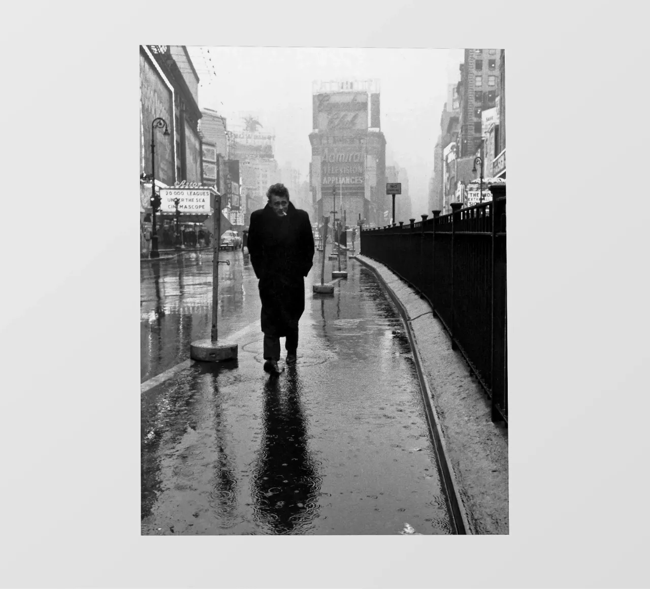 James Dean a Times Square pellicola backlit da April Lewis