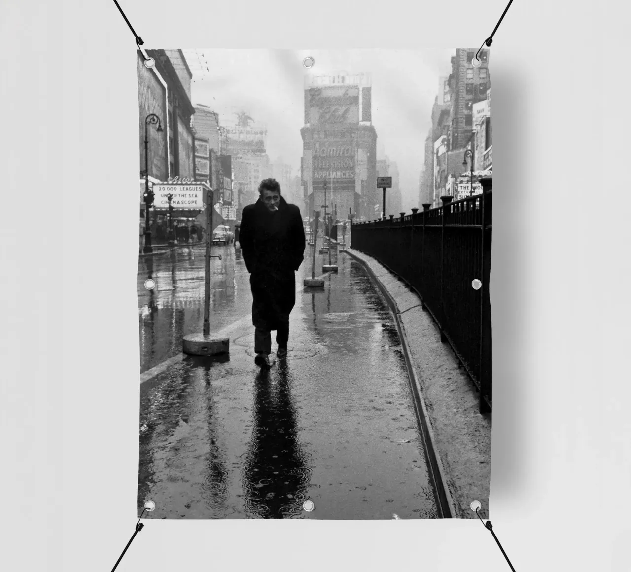 James Dean a Times Square telo in pvc da April Lewis