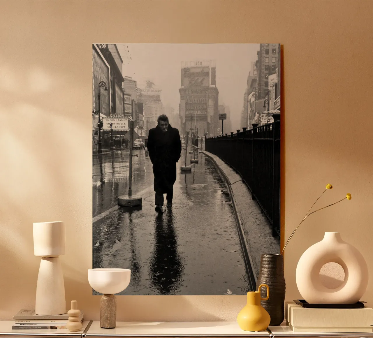 James Dean a Times Square plexiglass da April Lewis