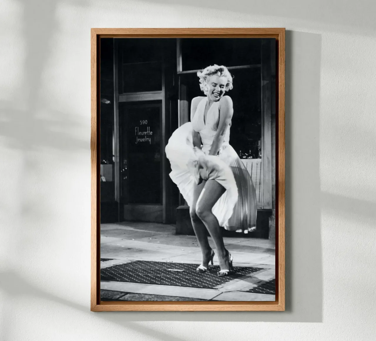Marilyn - Il prurito dei sette anni: una posa iconica tela con Cornice a cassetta da April Lewis