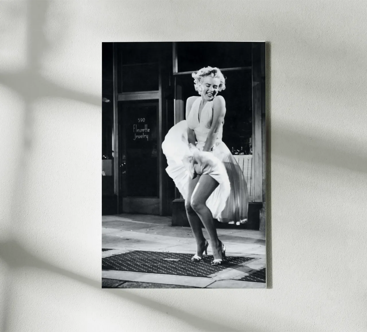 Marilyn - Il prurito dei sette anni: una posa iconica tela con Cornice a cassetta da April Lewis