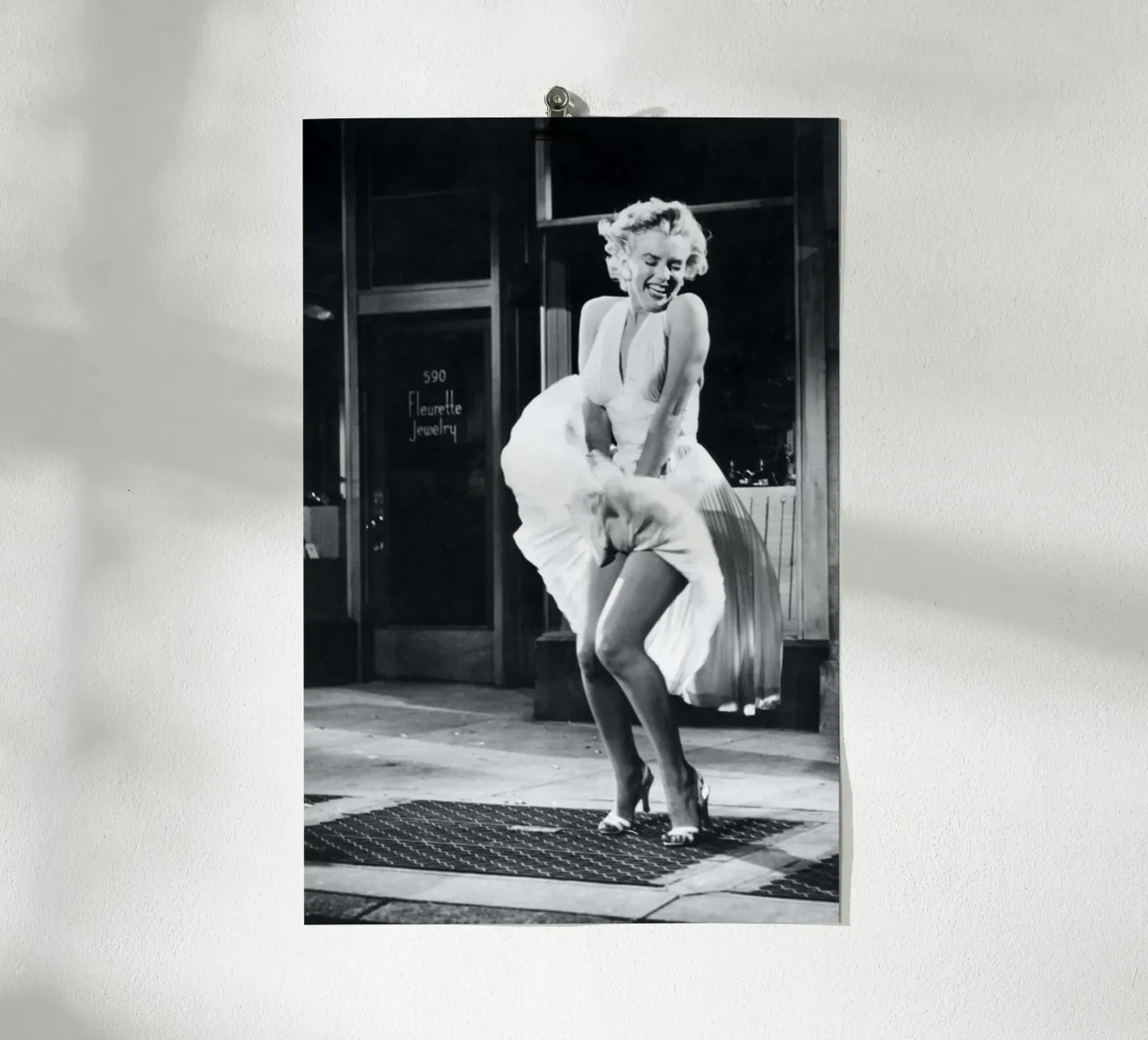 Marilyn - Il prurito dei sette anni: una posa iconica poster da April Lewis