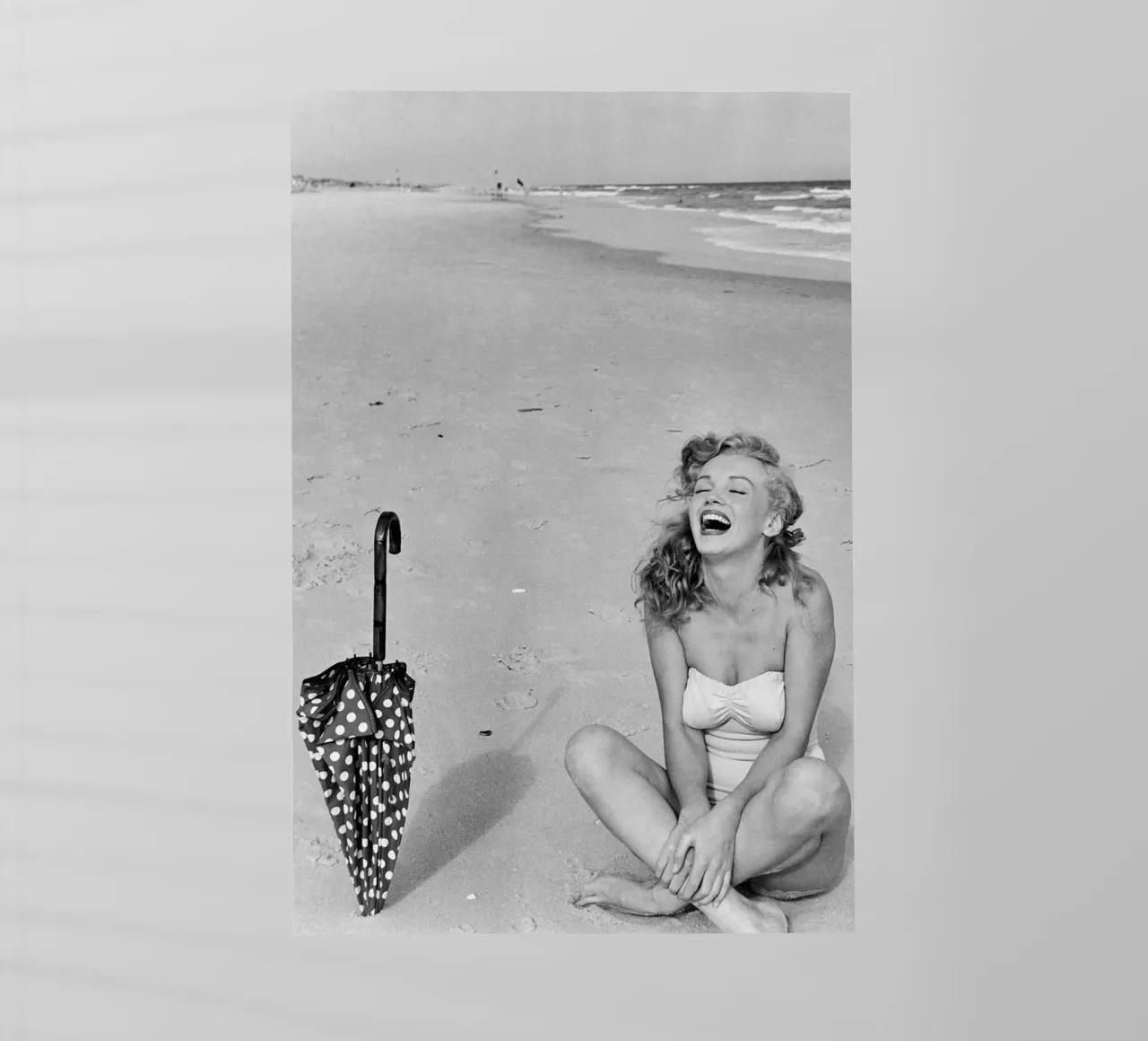 Marilyn Monroe in spiaggia pellicola backlit da April Lewis