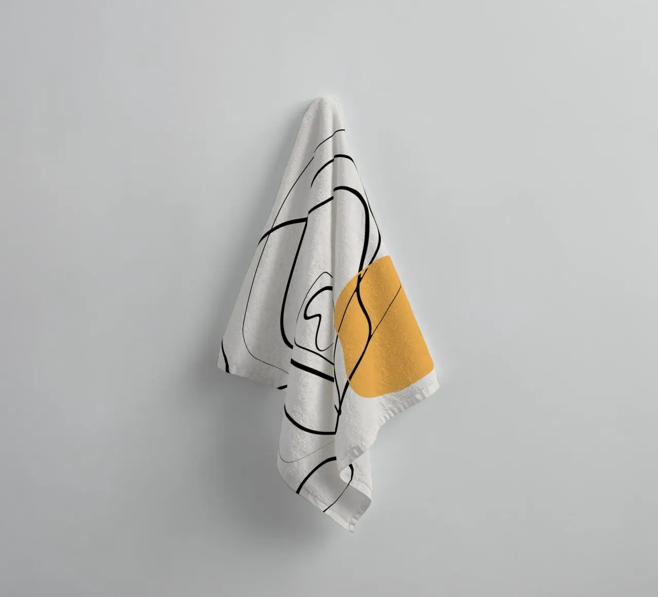 Giallo e linee artistiche 02 asciugamano da bagno da Little Dean