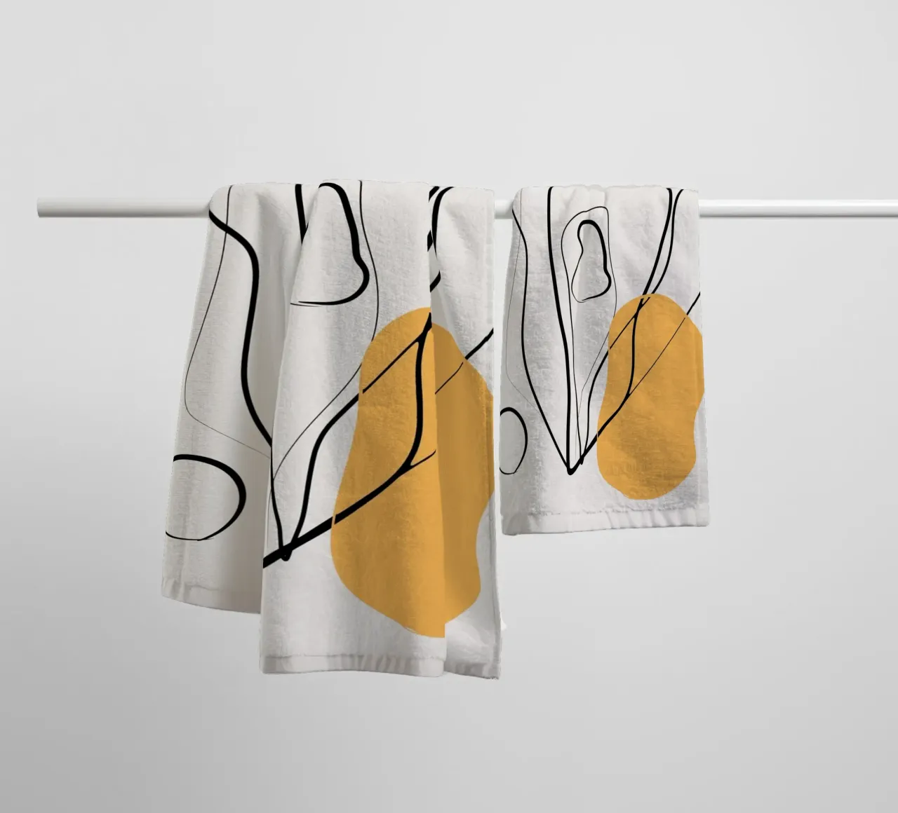 Giallo e linee artistiche 02 asciugamano da bagno da Little Dean