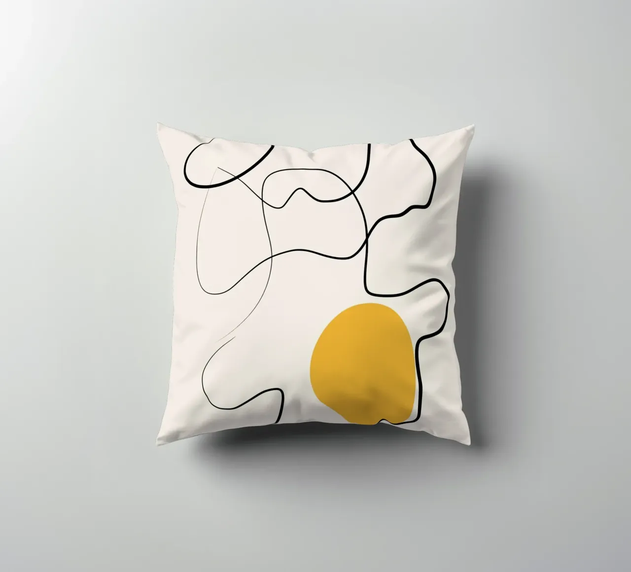 Giallo e linee artistiche 03 cuscino da Little Dean