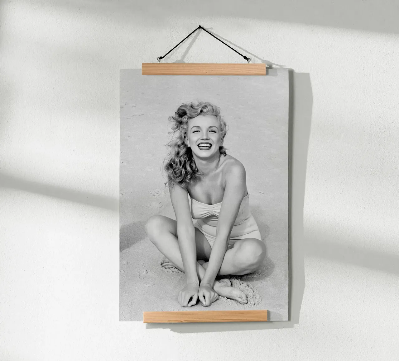 Marilyn Monroe in costume da bagno poster da April Lewis