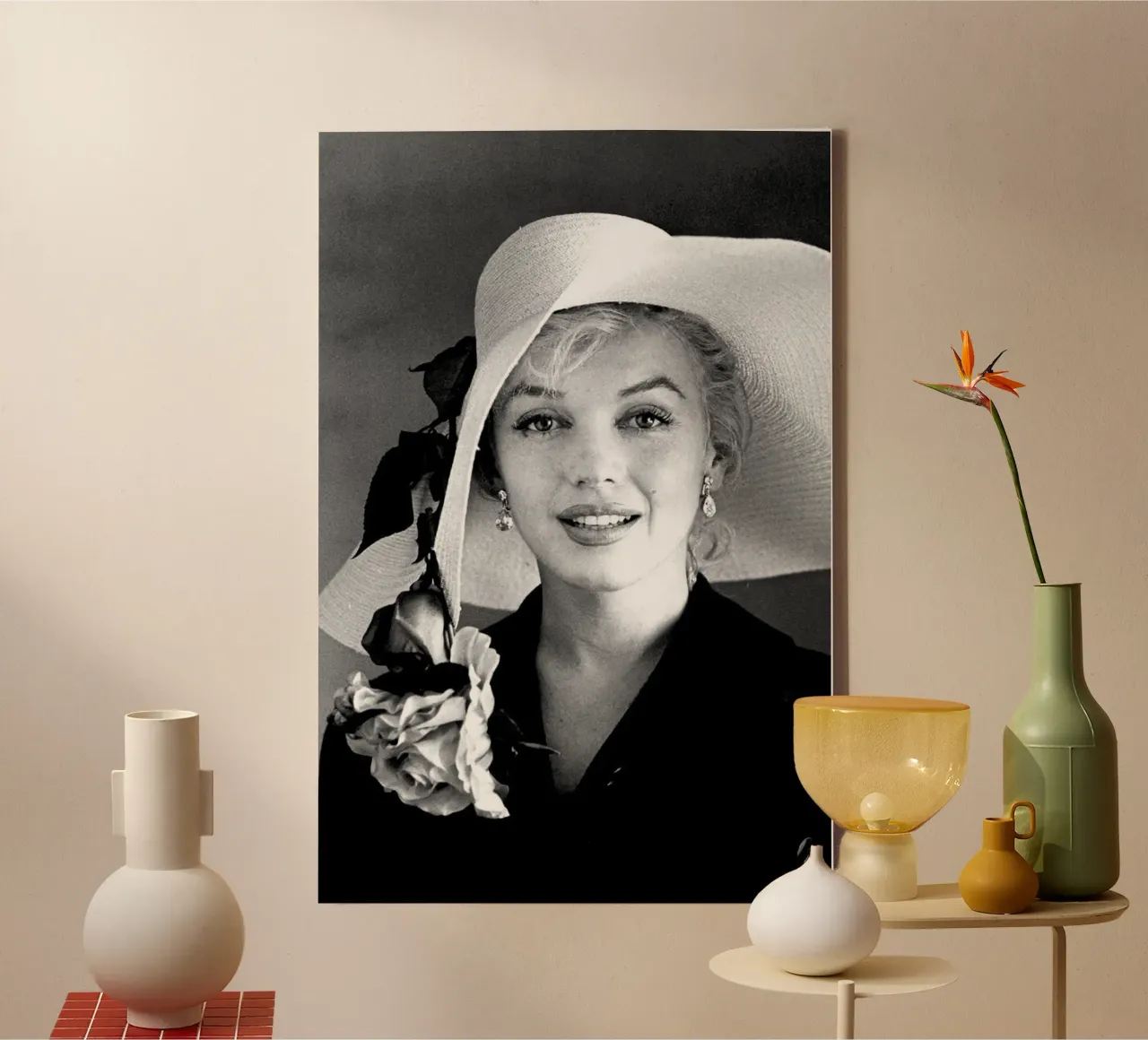 Marilyn Monroe con cappello bianco tela con Cornice a cassetta da April Lewis