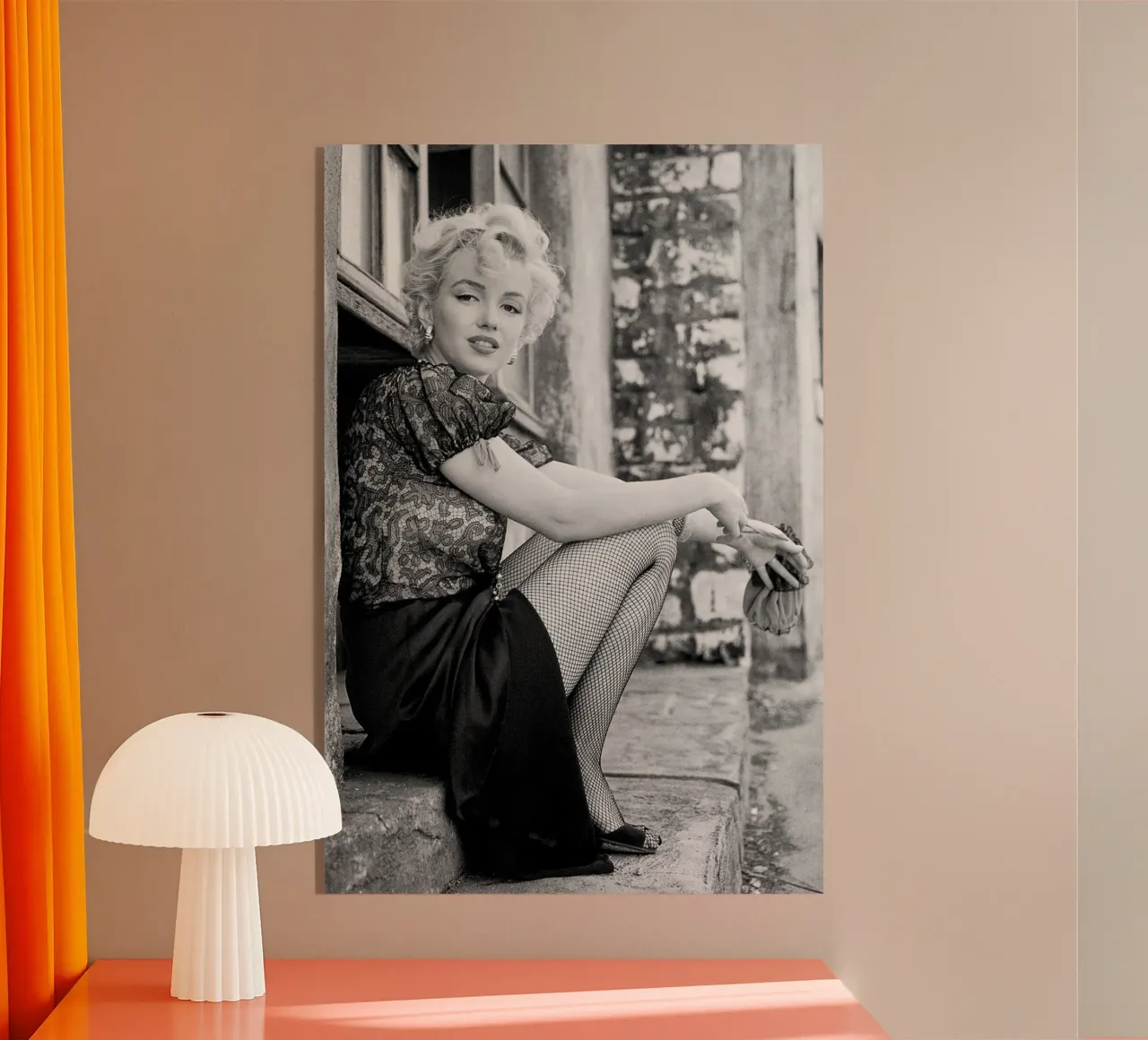 Marilyn in pausa cinema plexiglass da April Lewis