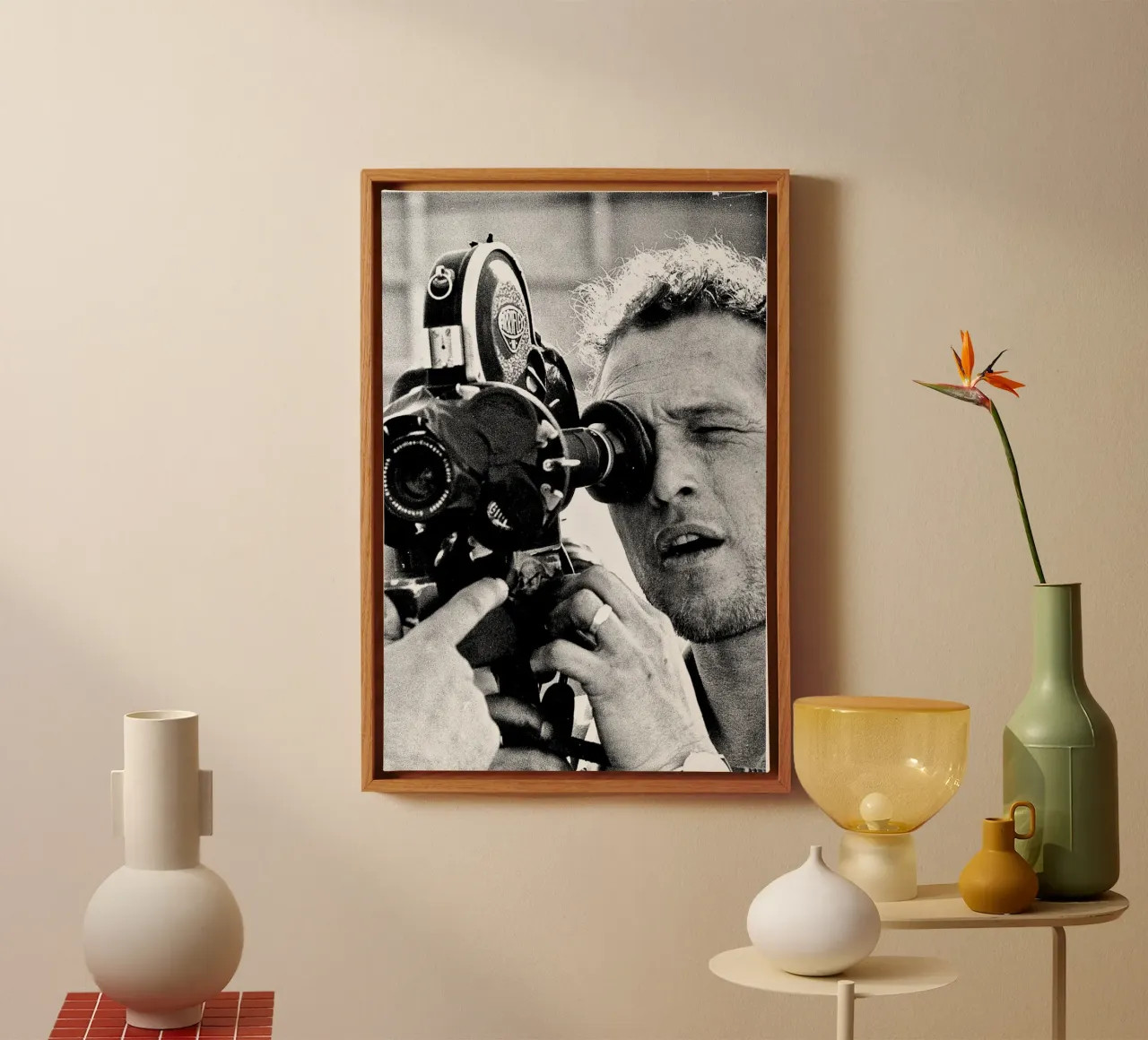 Paul Newman con cámara lienzo con Marco flotante de April Lewis