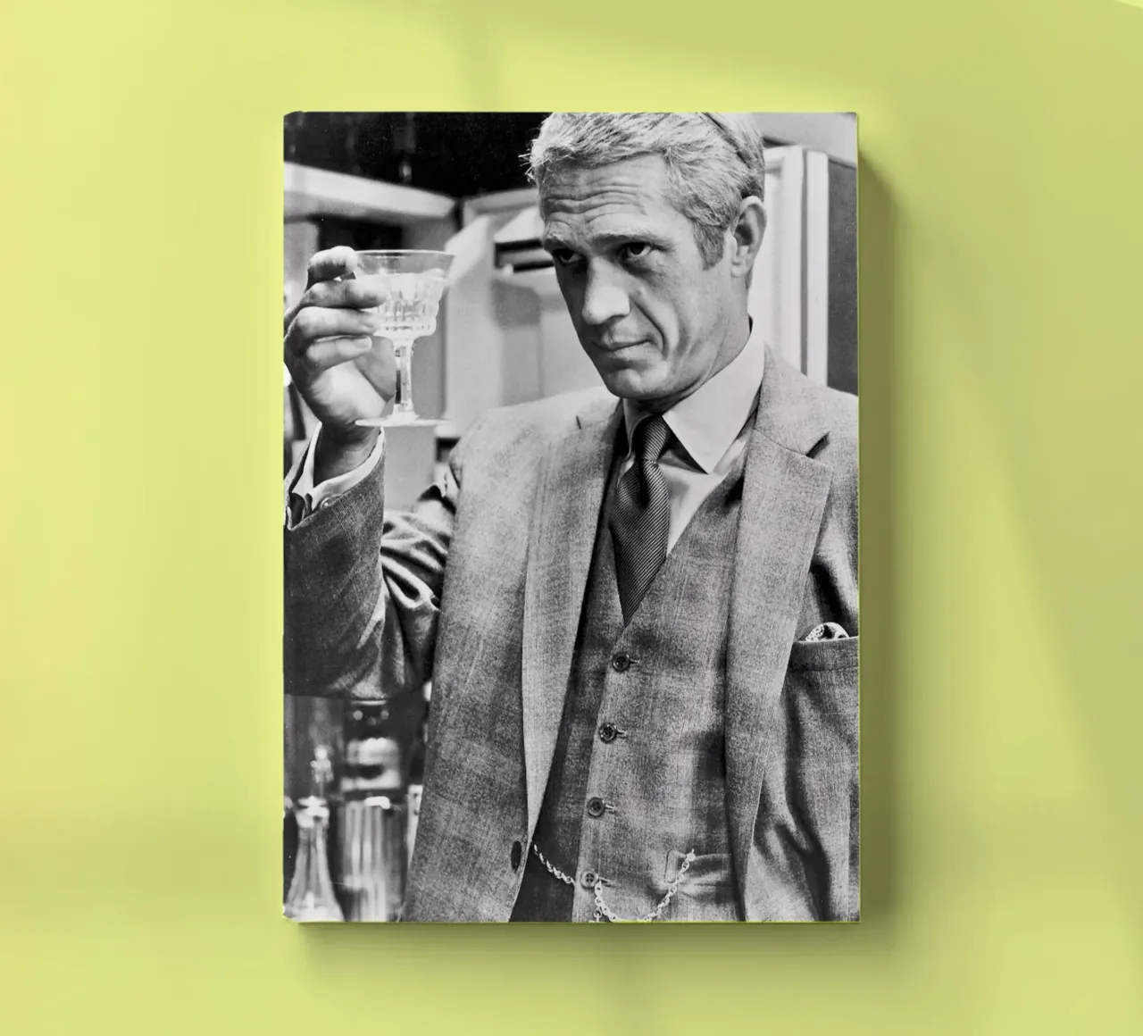 Steve McQueen en costume carnet de notes de April Lewis