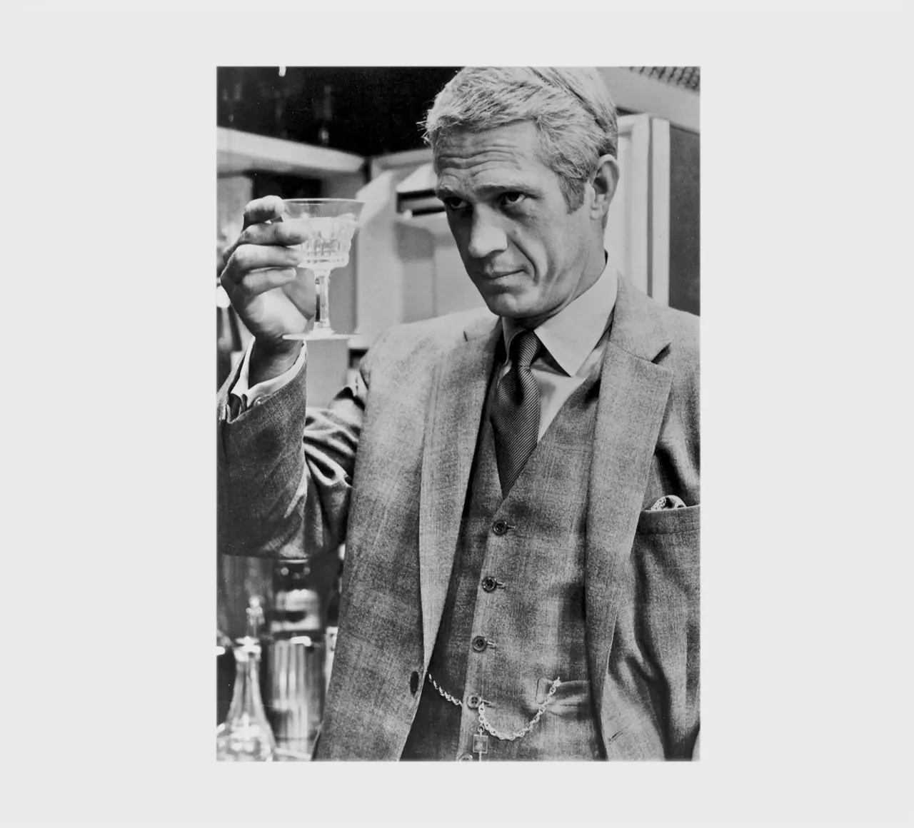 Steve McQueen en costume carnet de notes de April Lewis