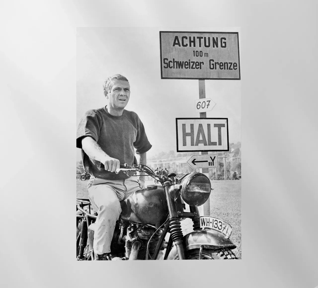 Steve McQueen in La grande fuga pellicola backlit da April Lewis