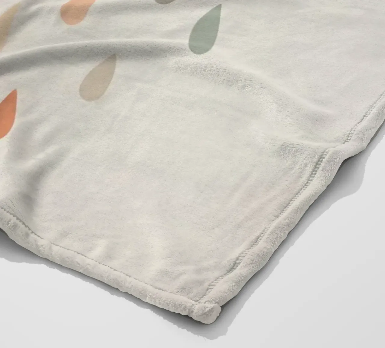 Nuvola con gocce di pioggia colorate coperta in pile da DesignDoodle