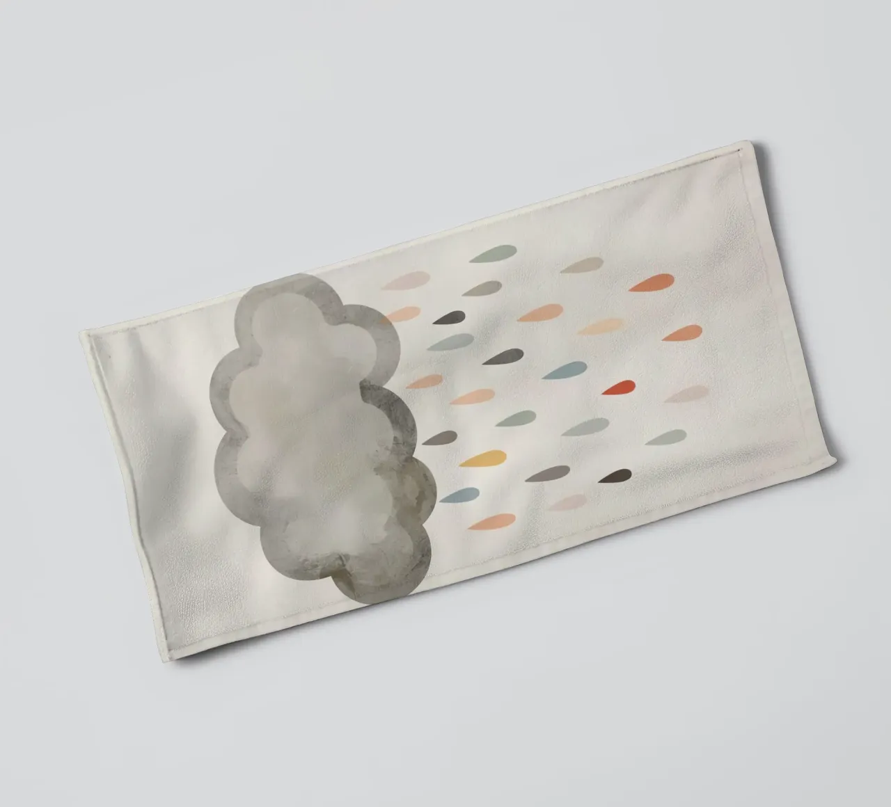 Nuvola con gocce di pioggia colorate asciugamano da bagno da DesignDoodle