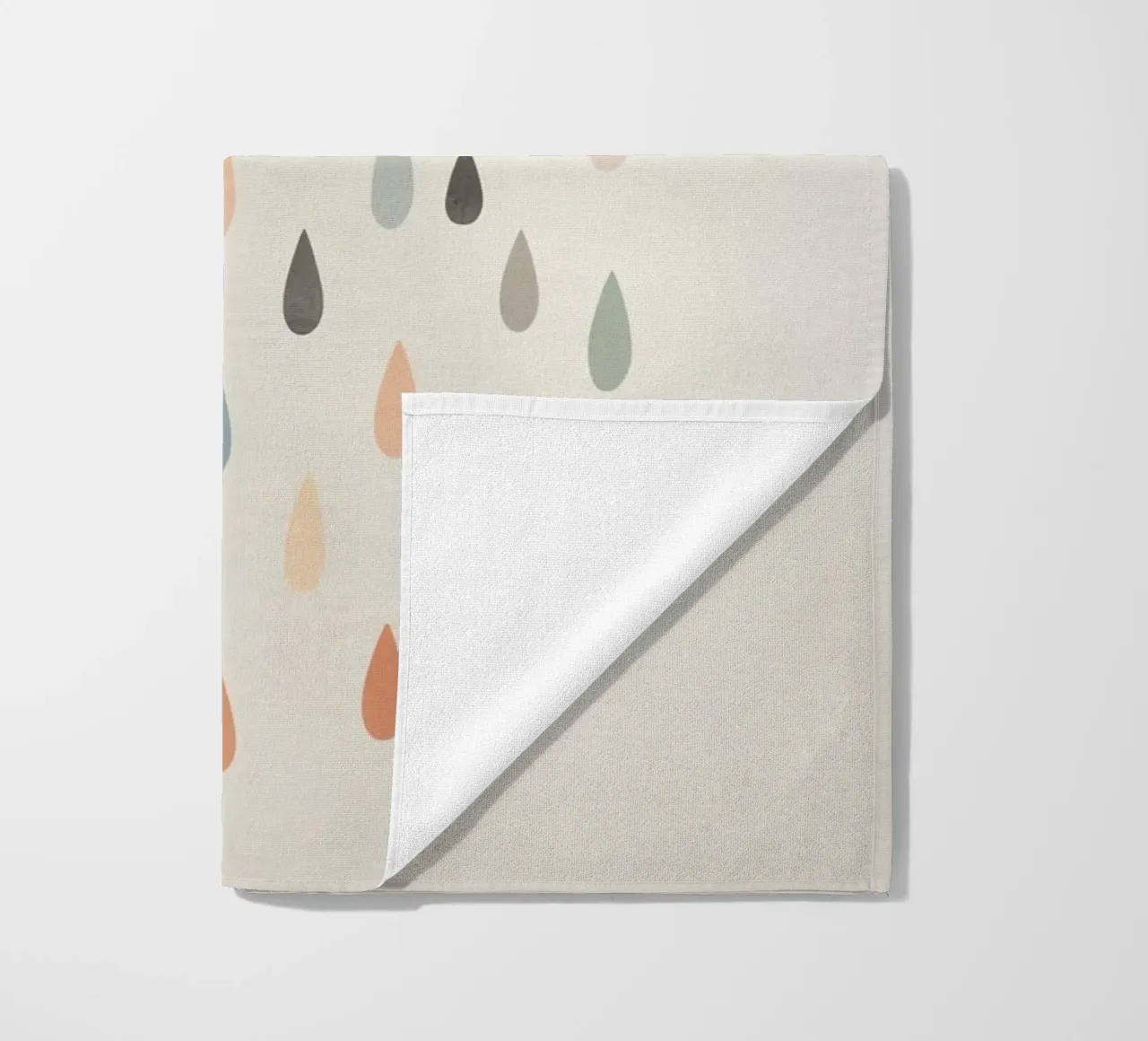 Nuvola con gocce di pioggia colorate telo mare da DesignDoodle